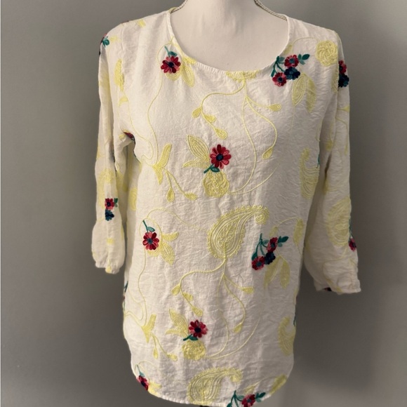 Kindred top floral and embroidered White. size L. Beautiful - Picture 1 of 9